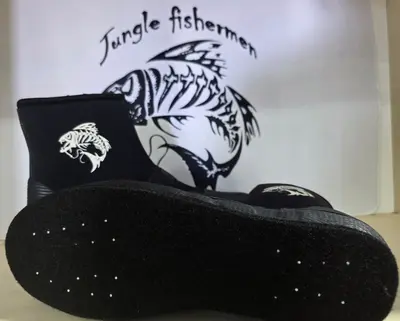 נעליים נאופרן לבד+ניטים למניעת החלקה מידה 47